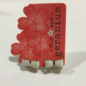 White bow stud earrings